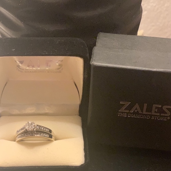 1/2 CT.Diamond Flower Bridal Set in 14K White Gold - Picture 4 of 7